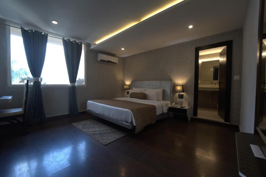 Hotel Jsr Continental Dehradun Exterior photo